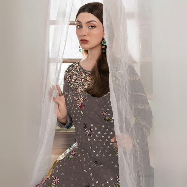 Luxurious Regal Elegance: A Masterpiece of Embroidery and Grandeur