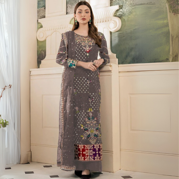 Luxurious Regal Elegance: A Masterpiece of Embroidery and Grandeur